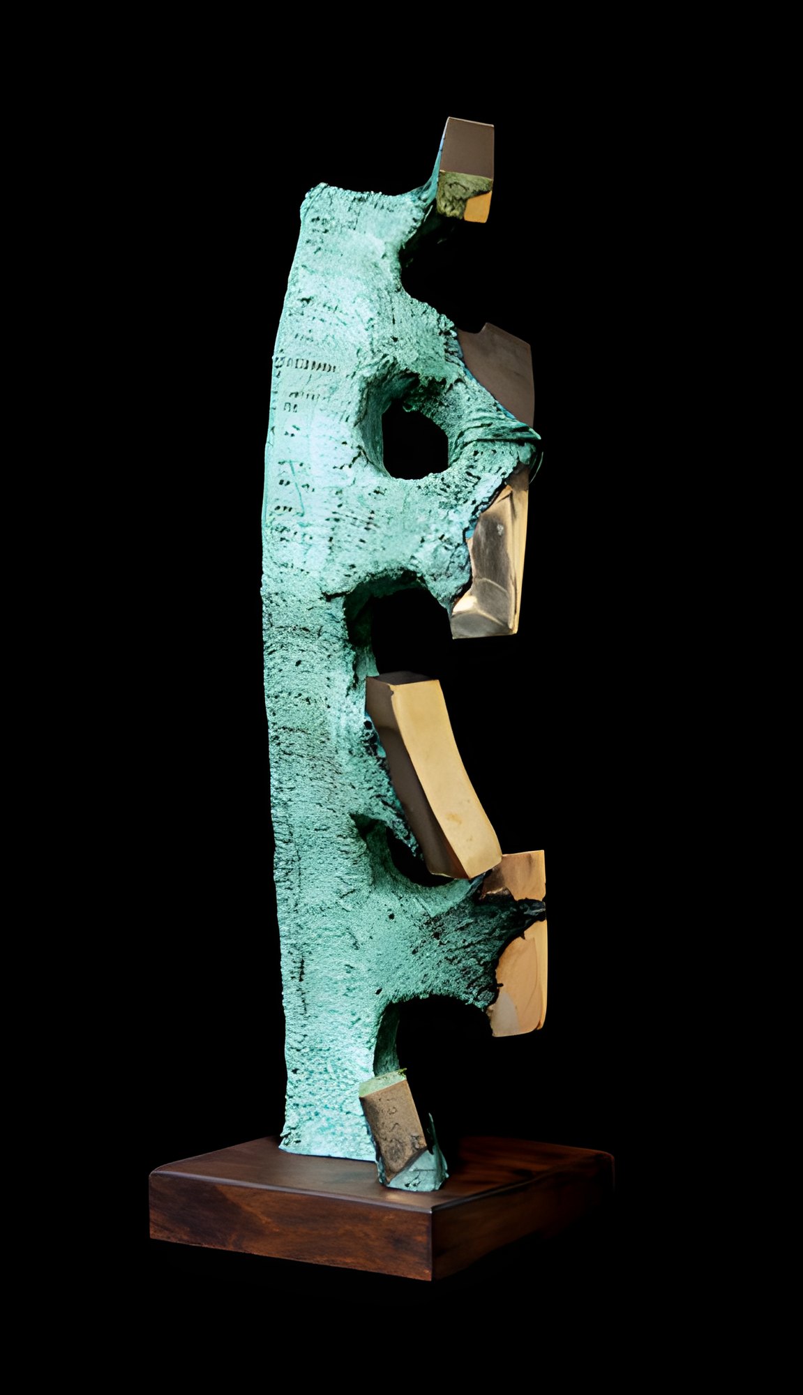 Strappo, bronze sculpture with verdigris patina and polished fragments